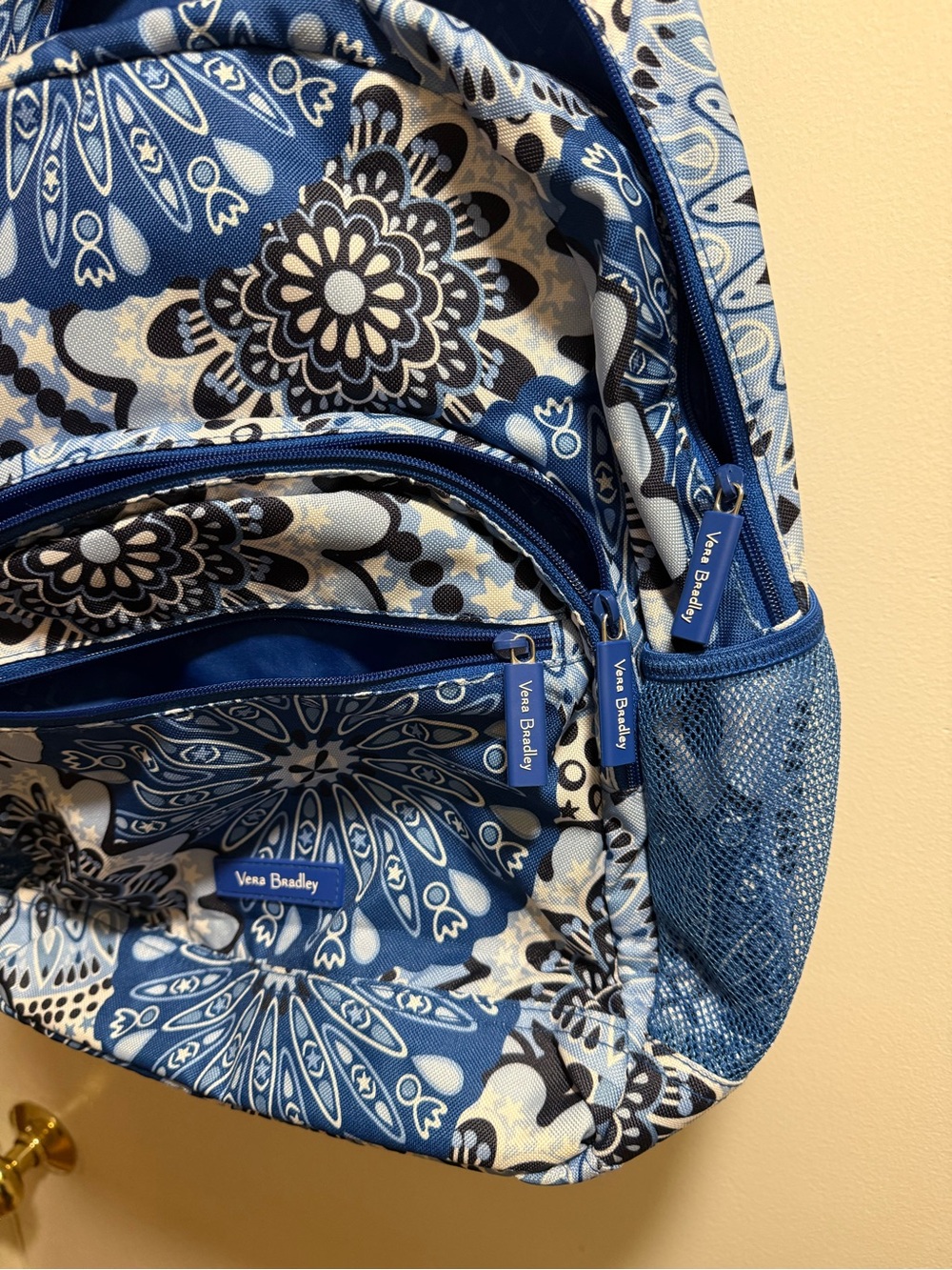 Vera Bradley Blue and White Paisley lighten up Backpack. EUC like new! - Picture 7 of 9